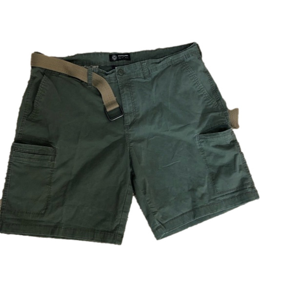 WeatherProof Cargo Shorts with Belt - Picture 1 of 7
